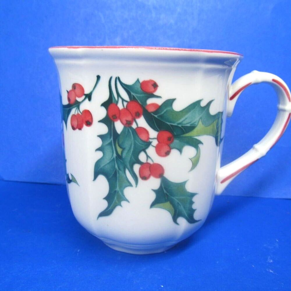 Villeroy & Boch Holly Berries 3 1/2" Coffee Mug Discontinued Pattern